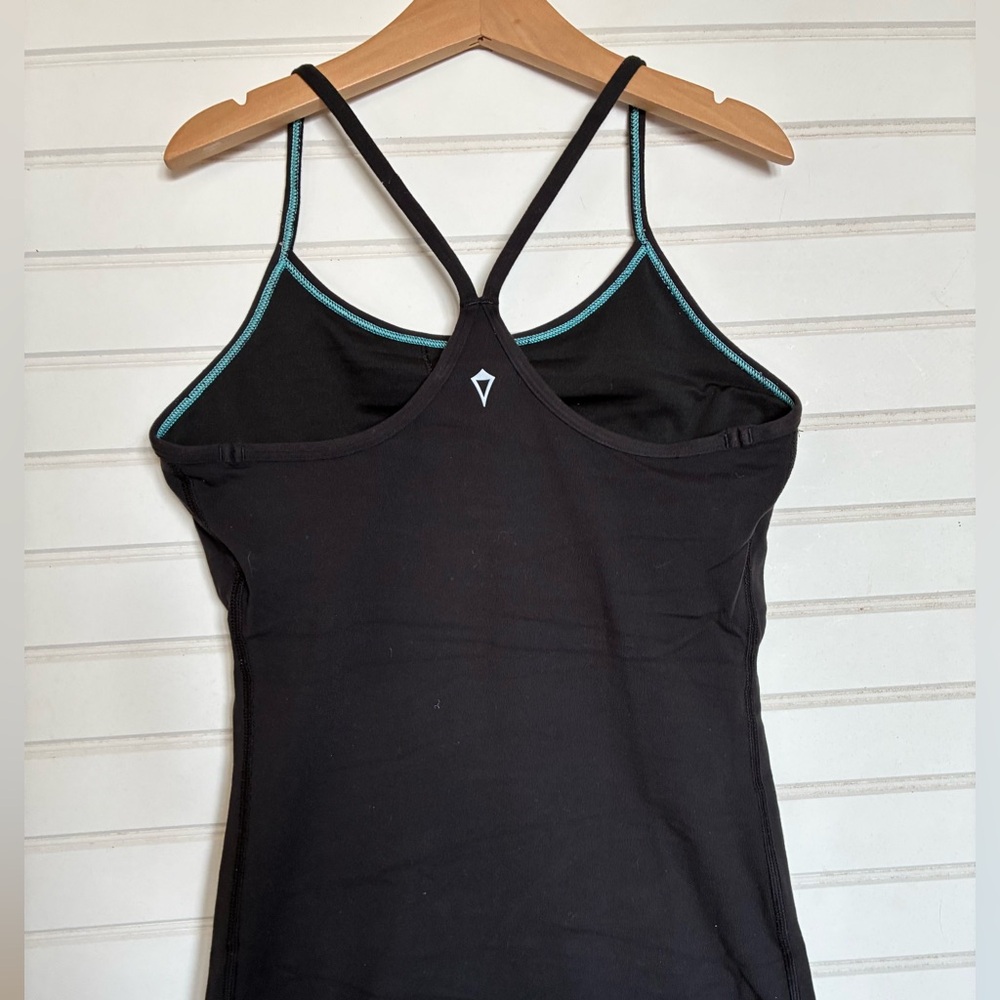 IVIVVA by LULULEMON girls size 12 Power Y tank